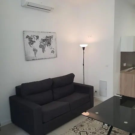 Hermoso Piso A 3 Min De La Estacion De Bus Y Tren Ave Apartment *