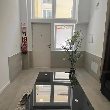 Hermoso Piso A 3 Min De La Estacion De Bus Y Tren Ave *