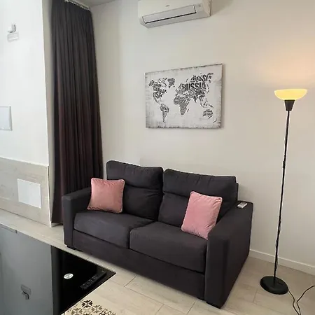 Hermoso Piso A 3 Min De La Estacion De Bus Y Tren Ave Apartment