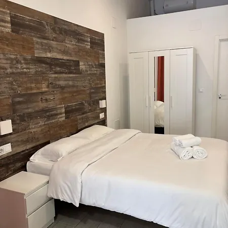 Apartmán Hermoso Piso A 3 Min De La Estacion De Bus Y Tren Ave