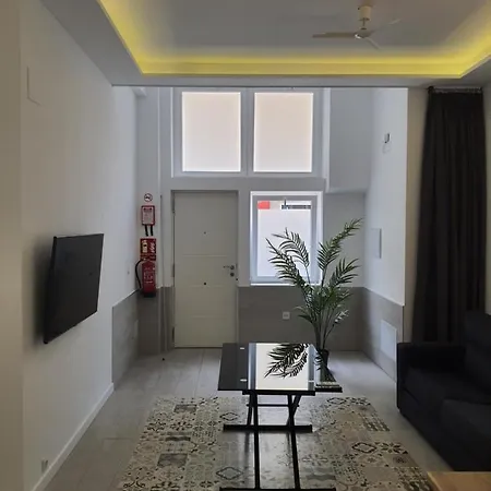 Hermoso Piso A 3 Min De La Estacion De Bus Y Tren Ave *