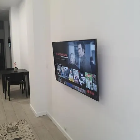 Hermoso Piso A 3 Min De La Estacion De Bus Y Tren Ave Apartment